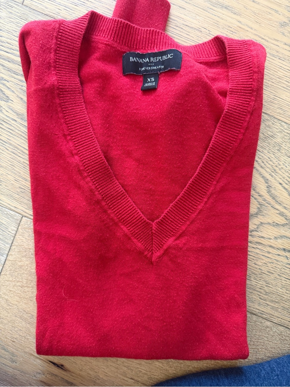 Banana Republic Women's V-Neck Sweater - Red